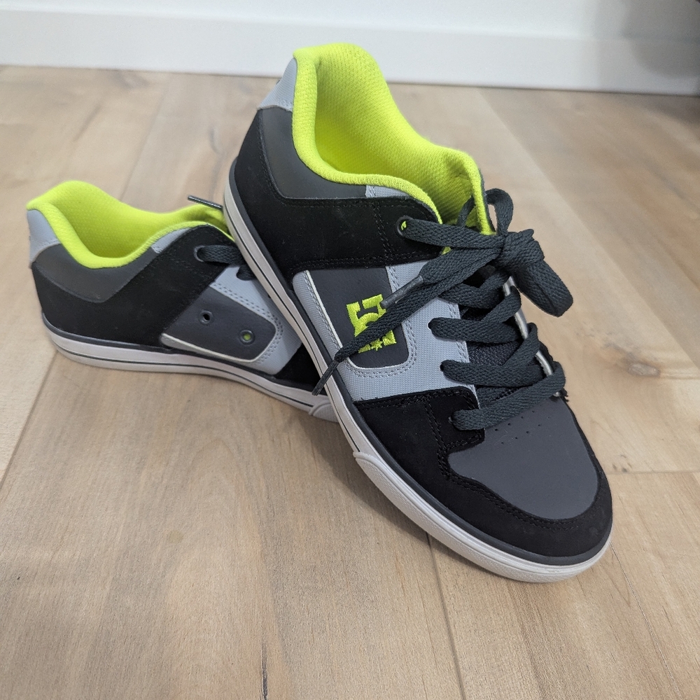 DC youth shoes size 6 youth